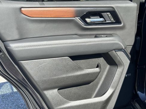 Used 2025 GMC Yukon Denali image 12