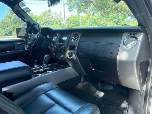Used 2017 Ford Expedition Platinum RWD image 28