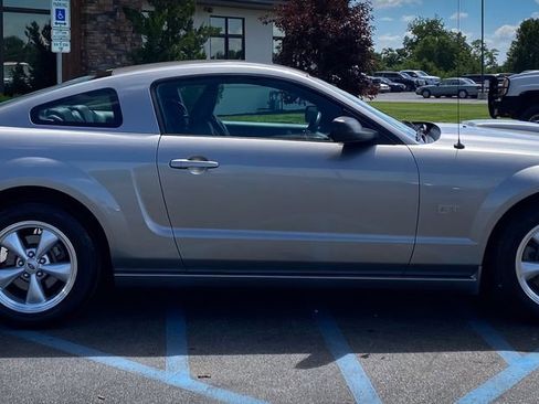 Used 2008 Ford Mustang GT RWD image 11