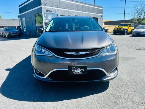 Used 2017 Chrysler Pacifica Touring Plus w/ Security Group FWD image 2