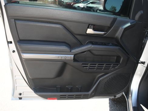 Used 2025 Toyota Tacoma TRD Sport AWD/4WD image 9
