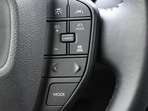 Used 2023 Toyota Prius LE FWD image 7