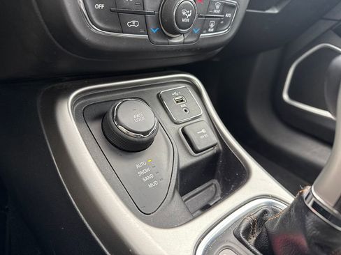 Used 2020 Jeep Compass Latitude AWD/4WD image 18
