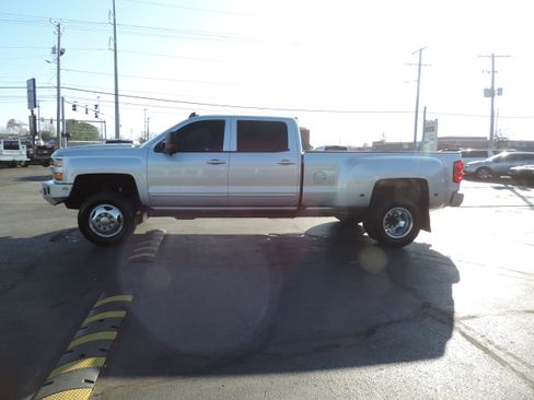 Used 2016 Chevrolet Silverado 3500 LT w/ LT Convenience Package image 2