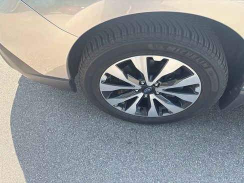 Used 2017 Subaru Outback 2.5i Limited AWD/4WD image 2