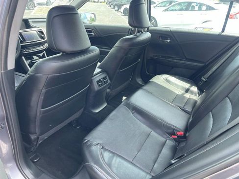 Used 2017 Honda Accord Touring image 14