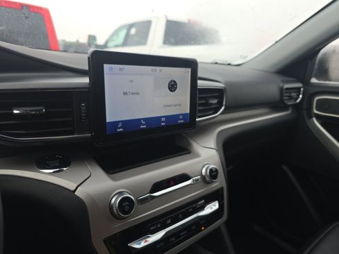 Used 2023 Ford Explorer XLT w/ Equipment Group 202A image 6