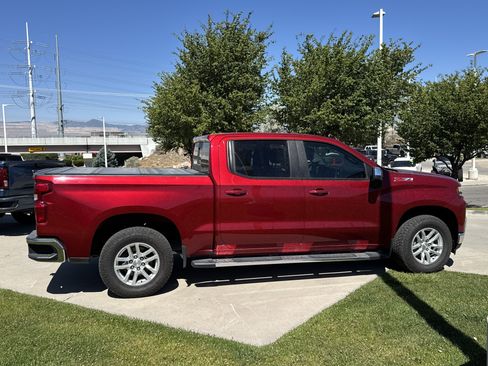 Used 2021 Chevrolet Silverado 1500 LT w/ Diesel Off-Road Package AWD/4WD image 10