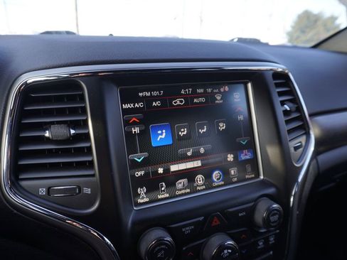 Used 2017 Jeep Grand Cherokee Altitude image 16