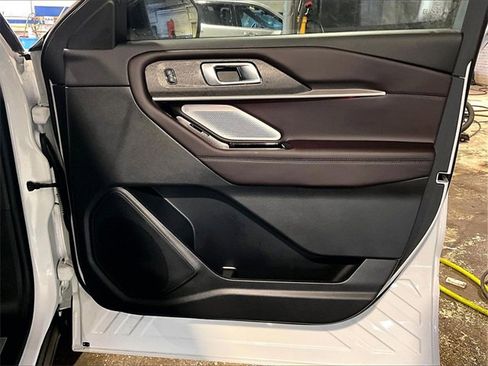 Used 2025 Ford Explorer Platinum image 20