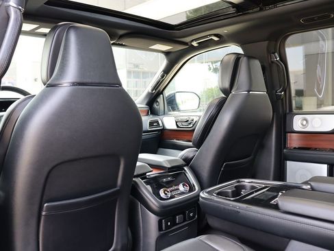 Used 2020 Lincoln Navigator Reserve w/ Luxury Package image 43