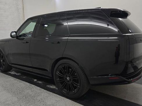 Used 2024 Land Rover Range Rover SE image 3