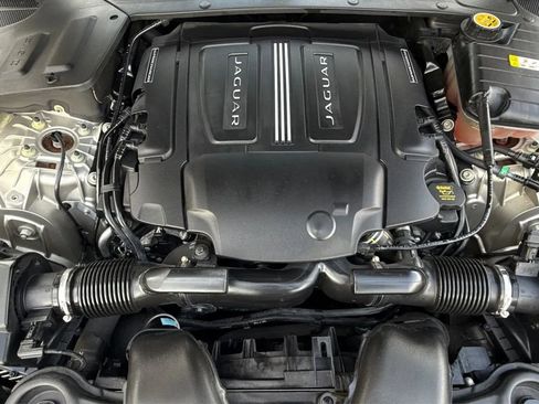 Used 2016 Jaguar XJ R-Sport RWD image 9