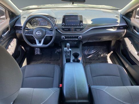 Used 2025 Nissan Altima 2.5 SV FWD image 10