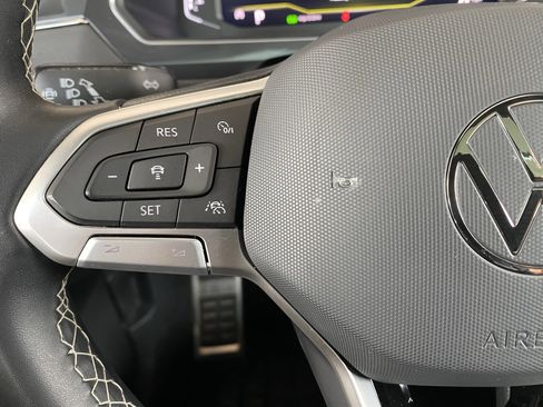 Used 2023 Volkswagen Tiguan SEL R-Line image 6