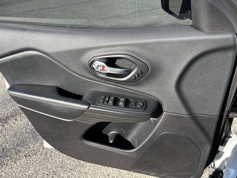 Used 2016 Jeep Cherokee Limited w/ Luxury Group image 12