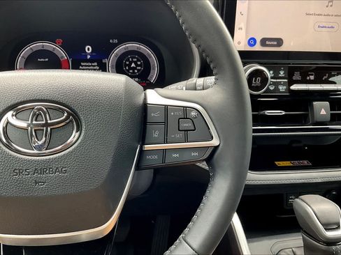 Used 2026 Toyota Highlander XSE AWD/4WD image 25