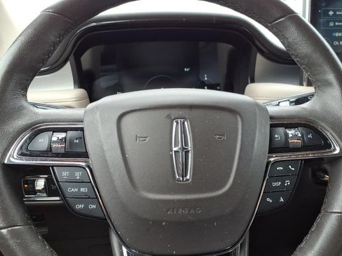 Used 2023 Lincoln Nautilus AWD image 18