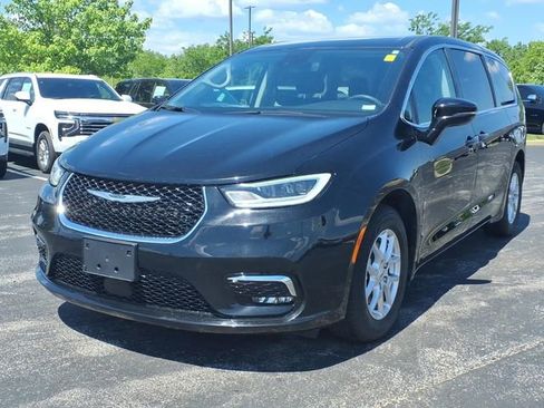 Used 2024 Chrysler Pacifica Touring-L FWD image 1