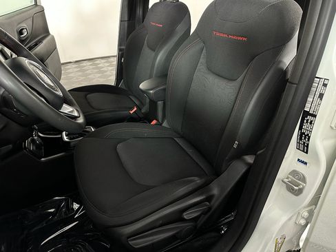 Used 2023 Jeep Renegade Trailhawk image 25