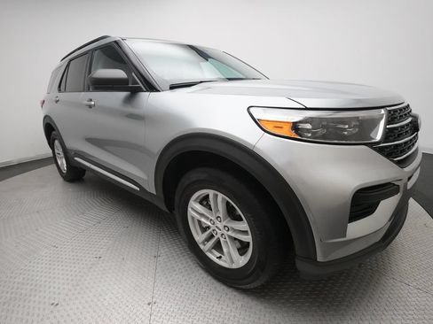Used 2024 Ford Explorer XLT AWD/4WD image 35