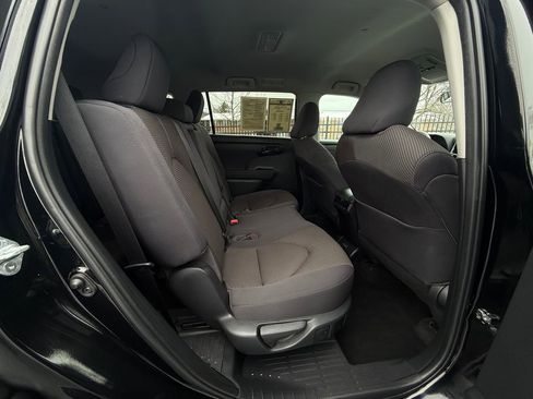 Used 2023 Toyota Highlander L image 15