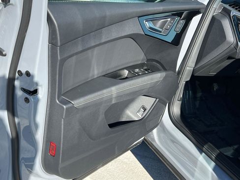 Used 2024 Audi Q4 e-tron Premium Plus image 10