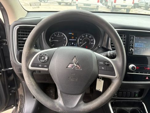 Used 2020 Mitsubishi Outlander ES image 22