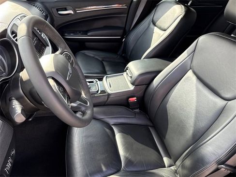 Used 2023 Chrysler 300 Touring L image 17