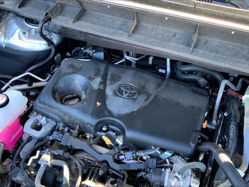 Used 2023 Toyota Highlander XLE image 32