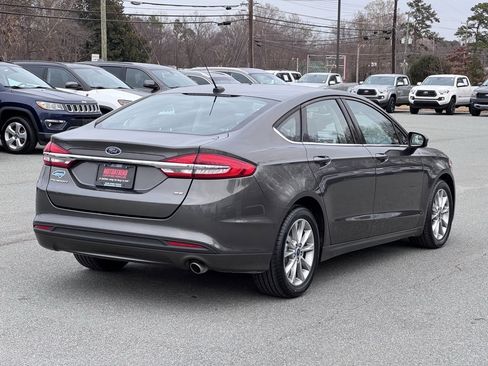 Used 2017 Ford Fusion SE image 7