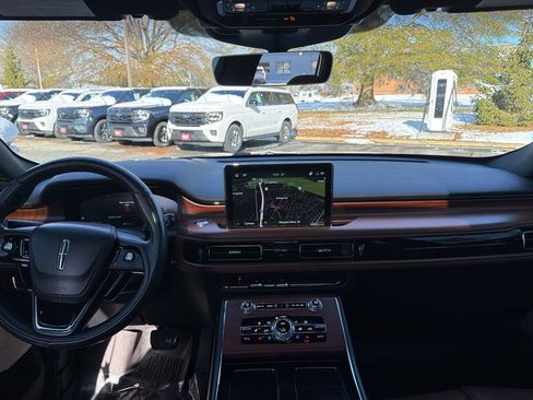 Used 2022 Lincoln Aviator Reserve w/ Equipment Group 201A AWD/4WD image 14