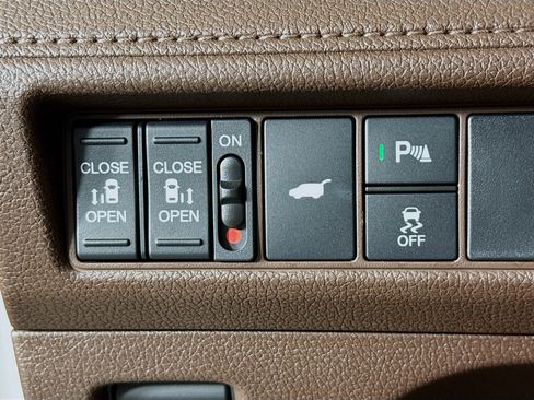 Used 2026 Honda Odyssey Elite image 9