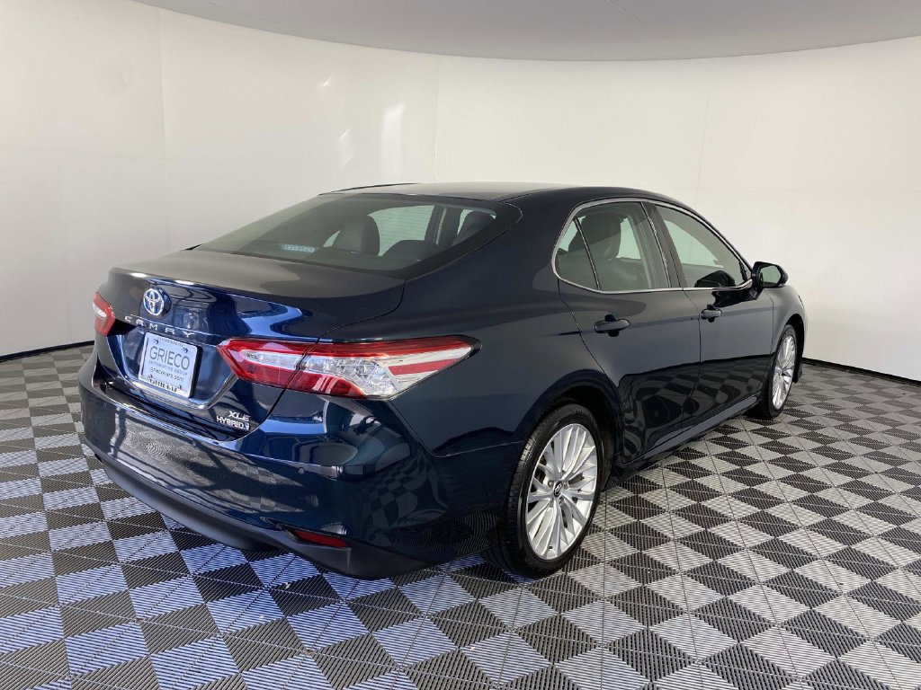 Used 2018 Toyota Camry XLE FWD image 9
