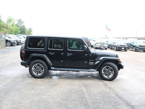 Used 2019 Jeep Wrangler Unlimited Sahara AWD/4WD image 6