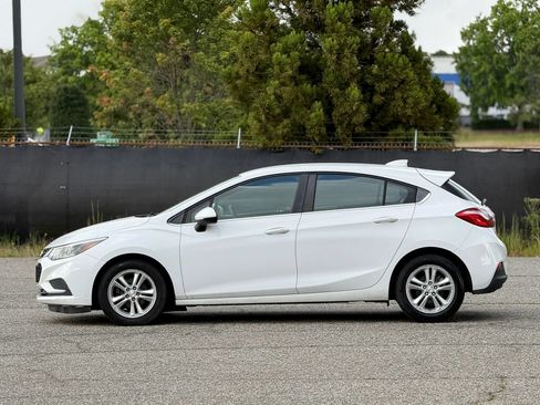 Used 2018 Chevrolet Cruze LT w/ Convenience Package FWD image 8