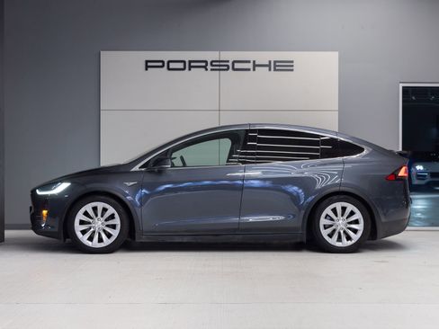 Used 2016 Tesla Model X 70D AWD/4WD image 2