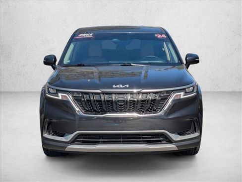 Used 2024 Kia Carnival LX image 2