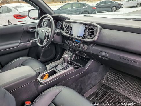 Used 2023 Toyota Tacoma TRD Off-Road w/ TRD Premium Off Road Package image 33