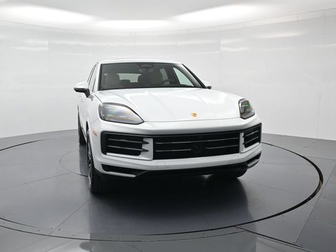 Certified 2026 Porsche Cayenne AWD/4WD image 33