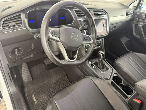 Used 2022 Volkswagen Tiguan SE w/ Panoramic Sunroof Package FWD image 18