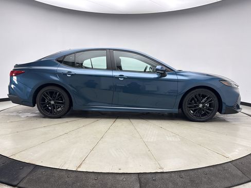 Used 2025 Toyota Camry SE w/ Convenience Package image 6