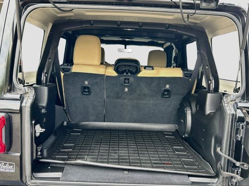 Used 2018 Jeep Wrangler Unlimited Sahara AWD/4WD image 13