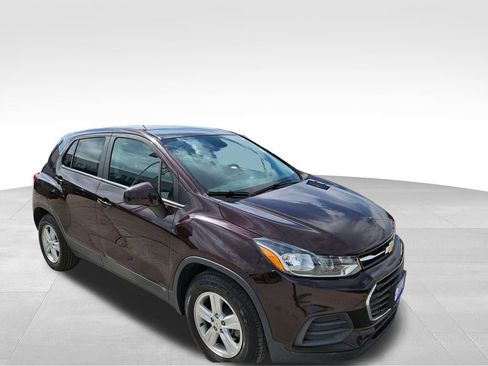 Used 2020 Chevrolet Trax LS w/ Tint and Cruise Package FWD image 4