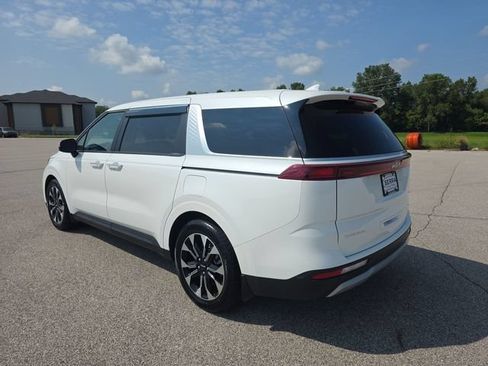 Used 2023 Kia Carnival EX FWD image 11
