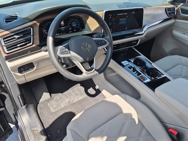 Used 2025 Volkswagen Atlas SE FWD image 12