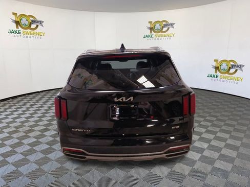 Certified 2023 Kia Sorento EX image 9