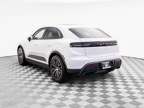 Certified 2025 Porsche Macan Electric image 3