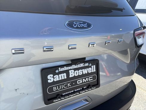 Used 2021 Ford Escape SE w/ SE Sport Appearance Package image 33