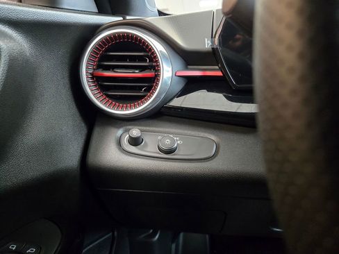 New 2025 Chevrolet Trax RS w/ Sunroof Package image 11